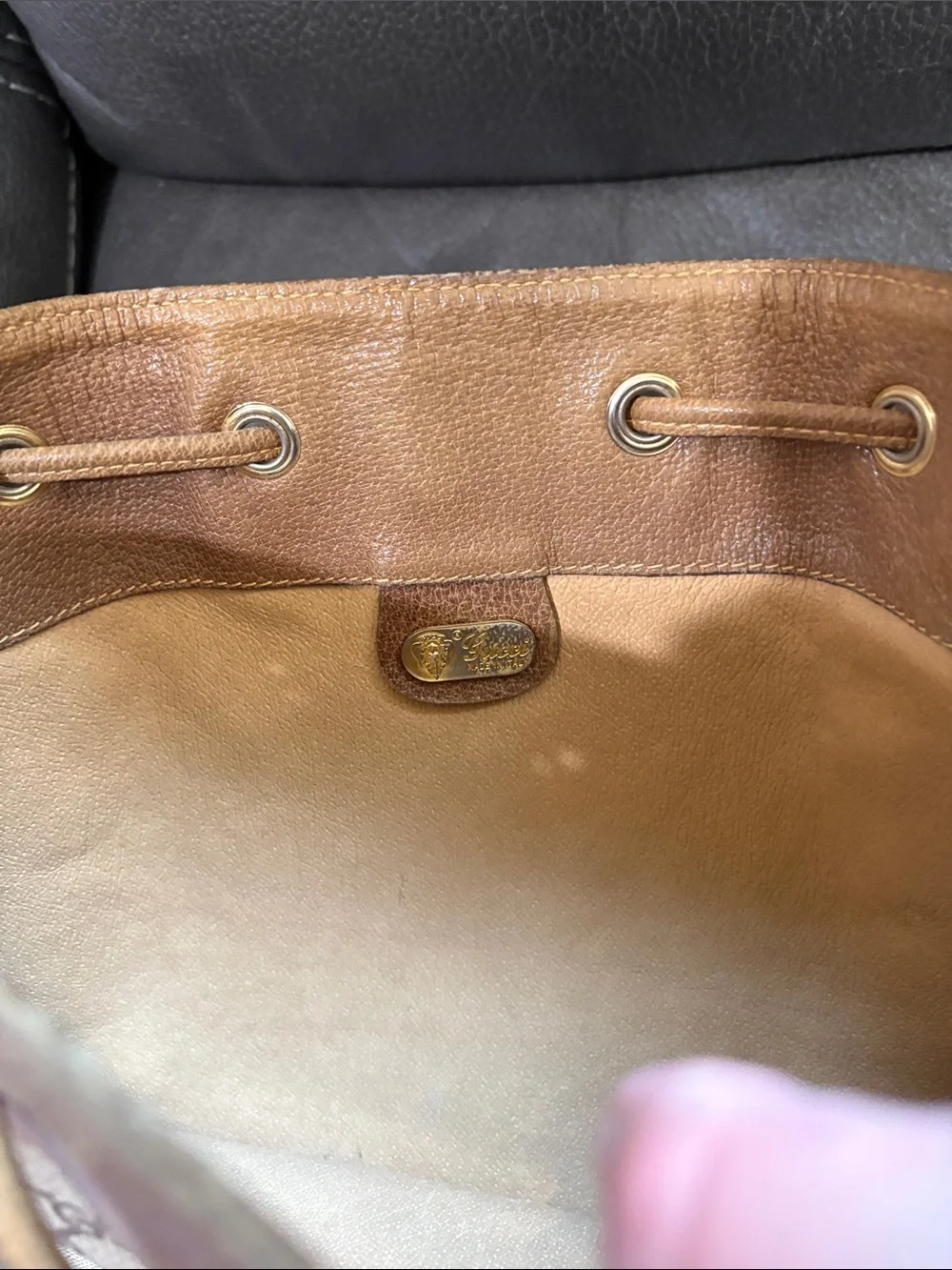 Gucci signature printed vintage crossbody bag as is - Picture 10 of 14
